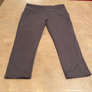 Women’s Fabletics Capri leggings size small